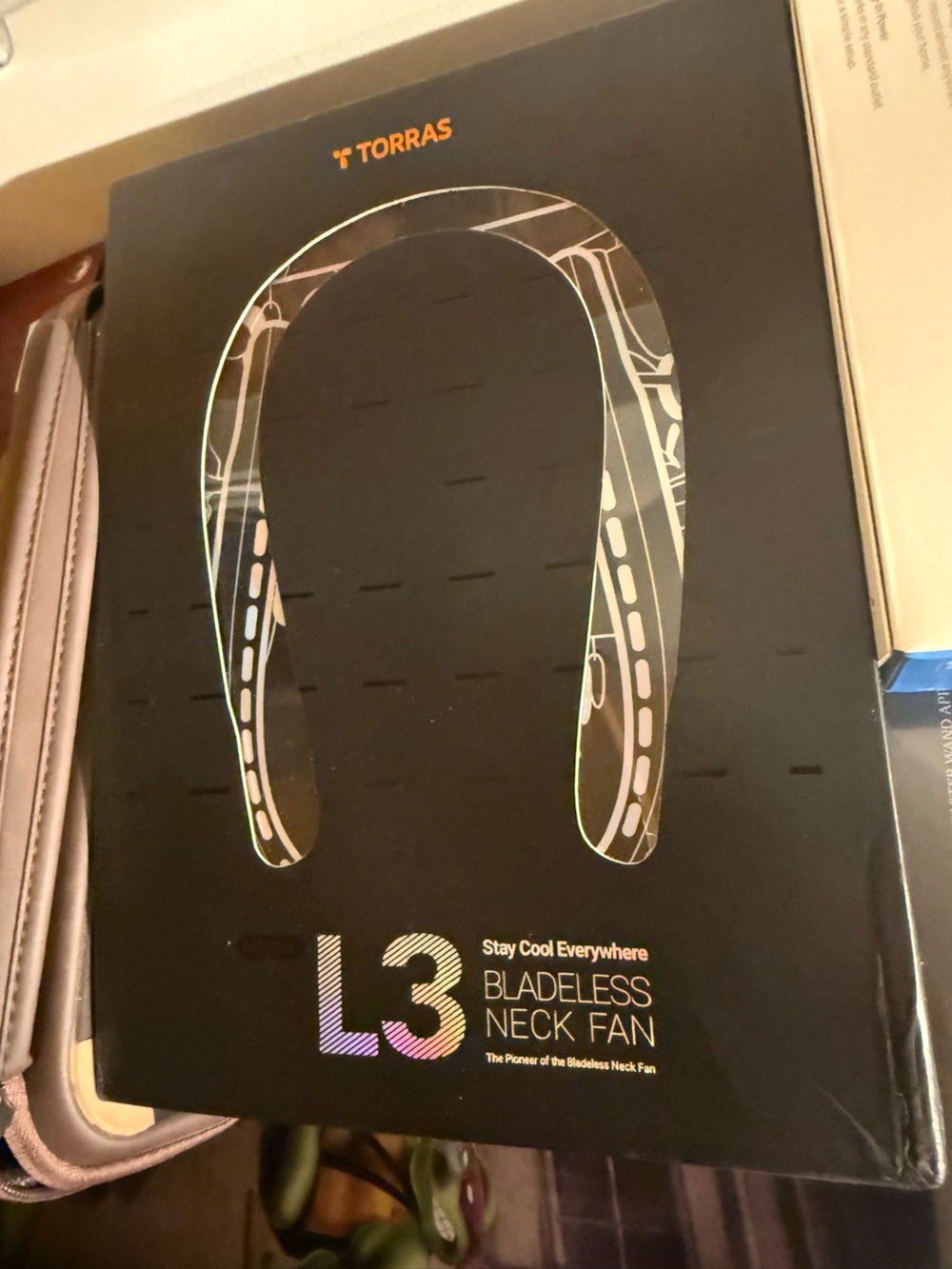 TORRAS L3 Bladeless Neck Fan — Black with Iridescent Trim